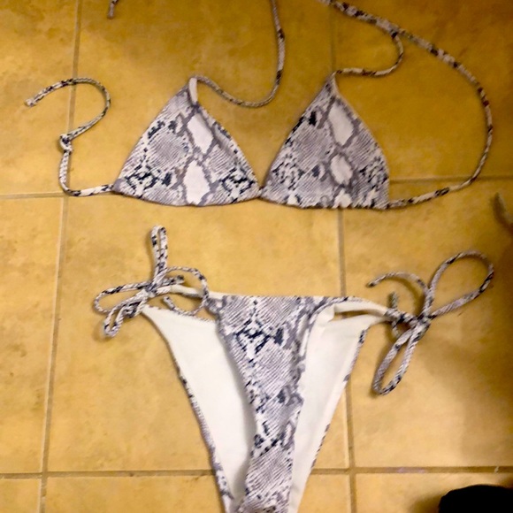 Brand new never worn bikini - Picture 1 of 4